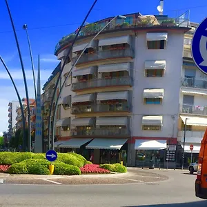 https://piazza-italia.hotelinveneto.com